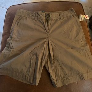 INC, size 14 women’s cargo shorts- fatigue green